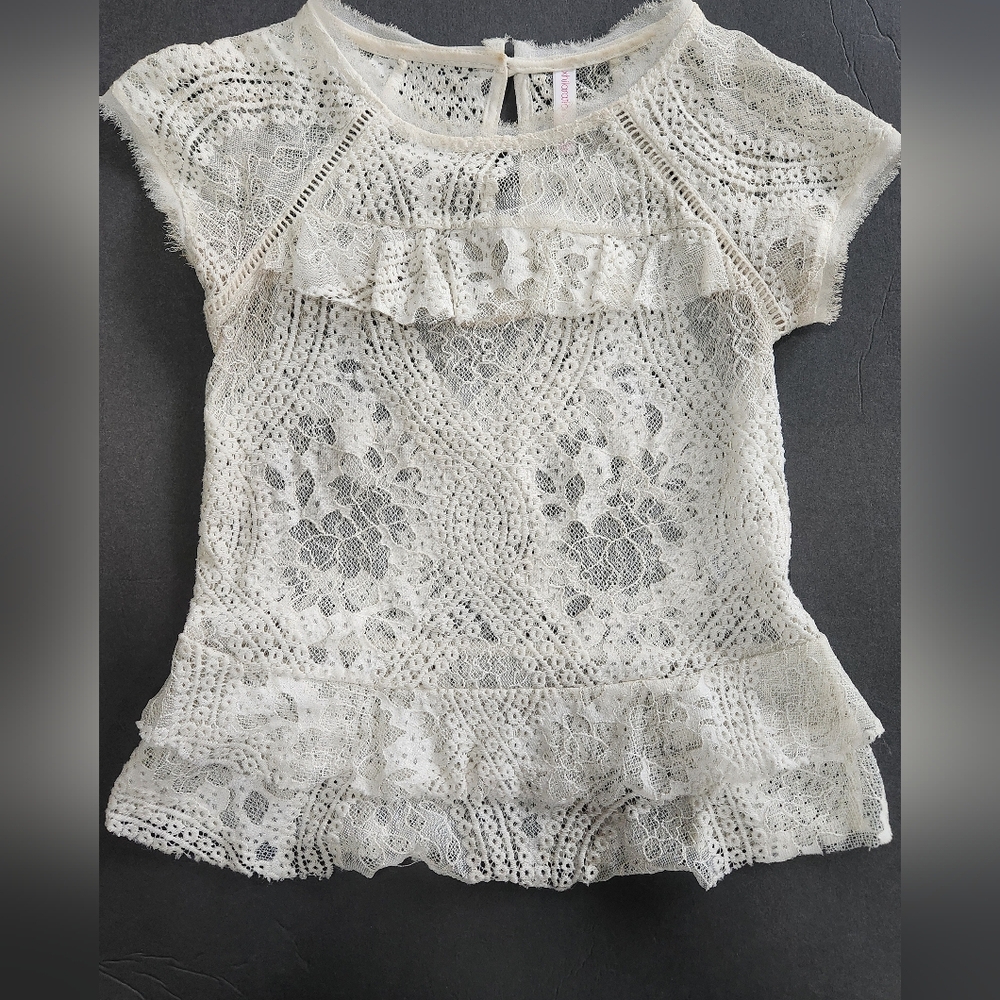 Xhilaration Elegant Lace Juniors Top in Cream